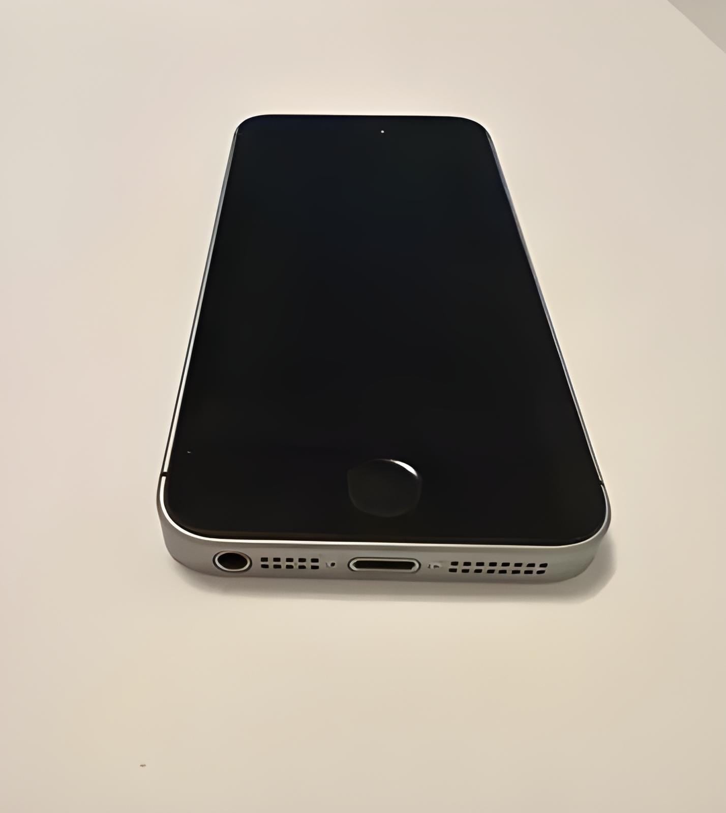 I Phone SE Used Like New LLA