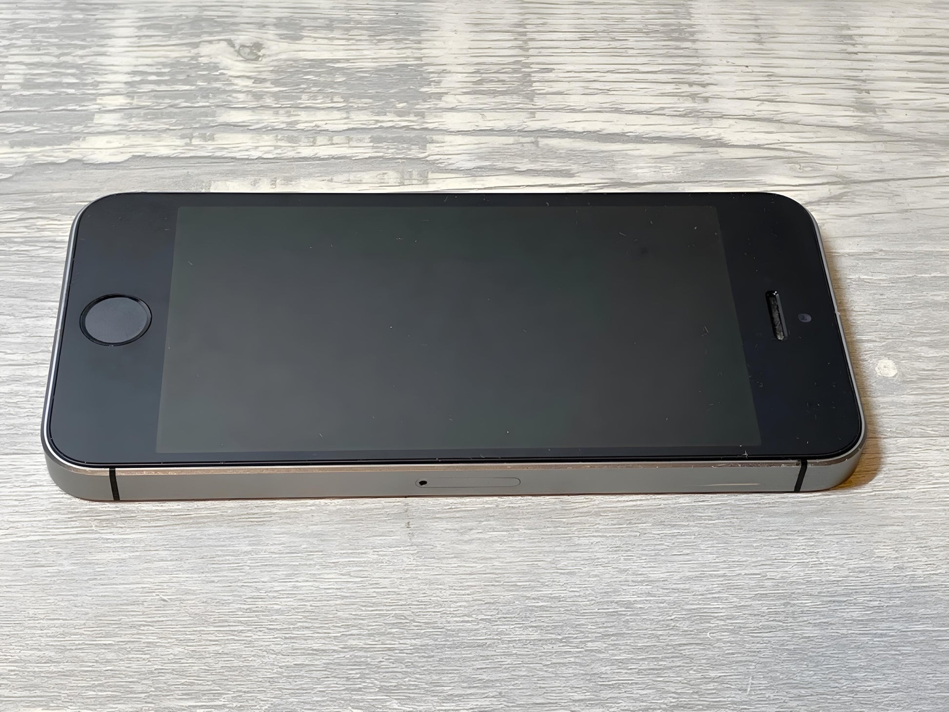 I Phone SE Used Like New LLA