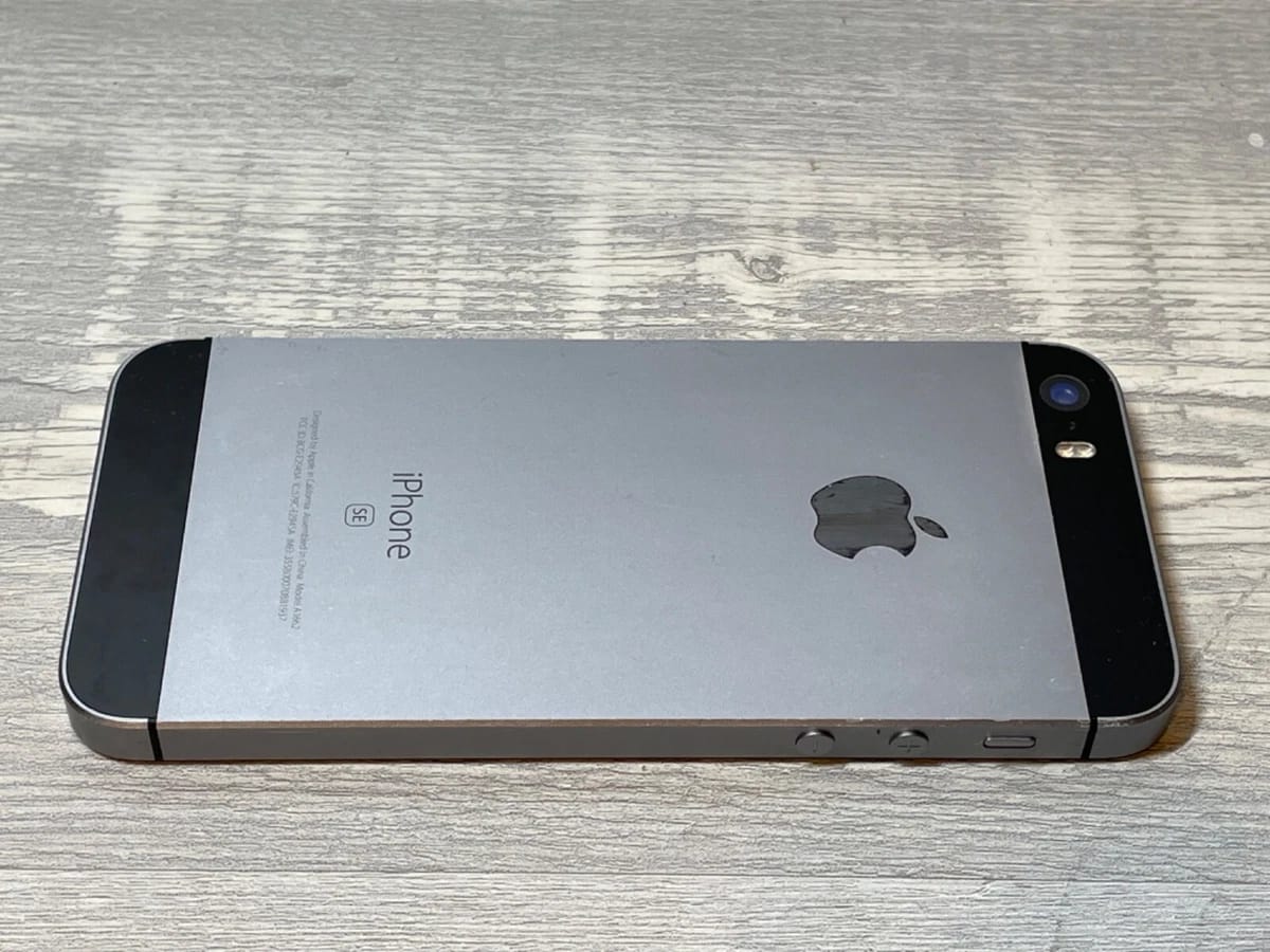I Phone SE Used Like New LLA